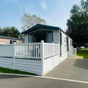  Holiday home Teejay's With Hot Tub